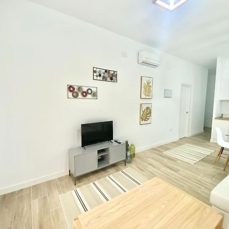 Puente Praga Aparment Appartement Madrid Buitenkant foto