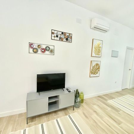 Puente Praga Aparment Appartement Madrid Buitenkant foto