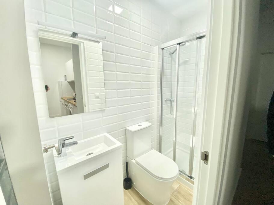 Puente Praga Aparment Appartement Madrid Buitenkant foto