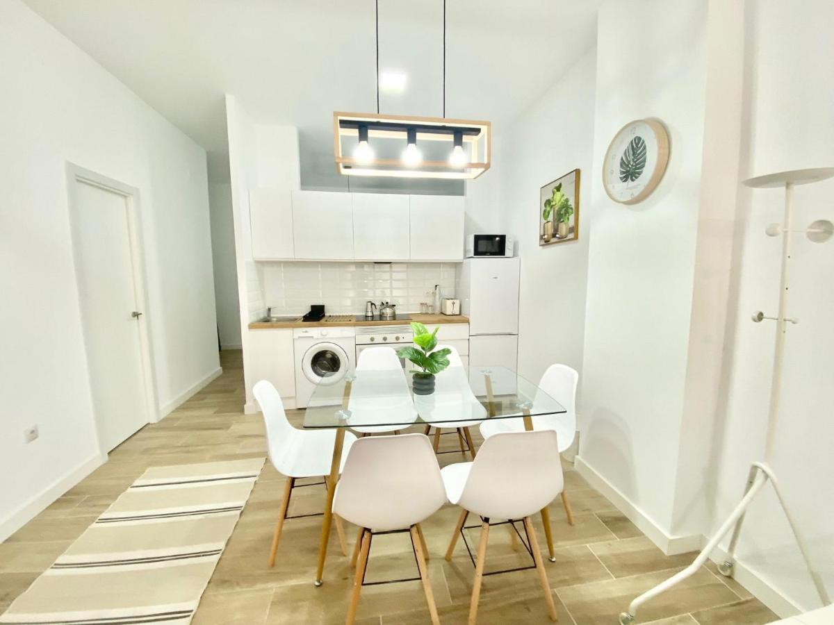 Puente Praga Aparment Appartement Madrid Buitenkant foto