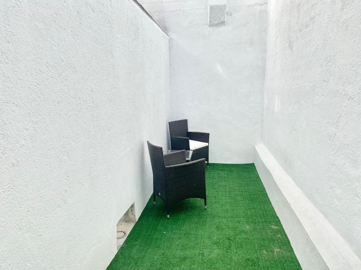 Puente Praga Aparment Appartement Madrid Buitenkant foto