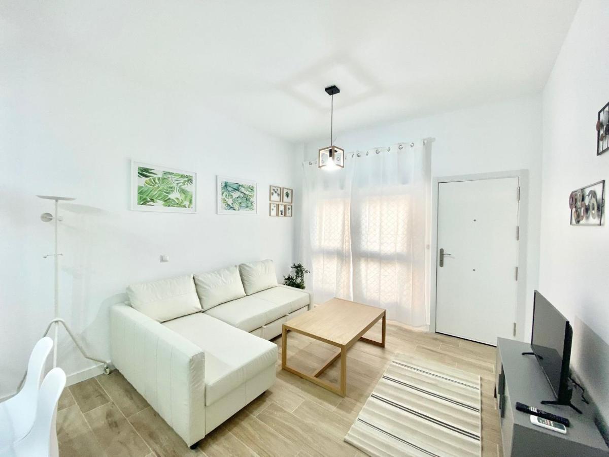 Puente Praga Aparment Appartement Madrid Buitenkant foto