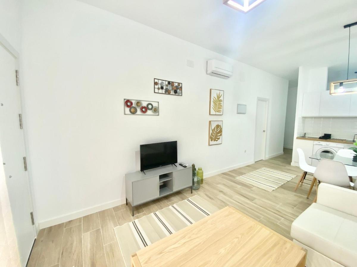 Puente Praga Aparment Appartement Madrid Buitenkant foto