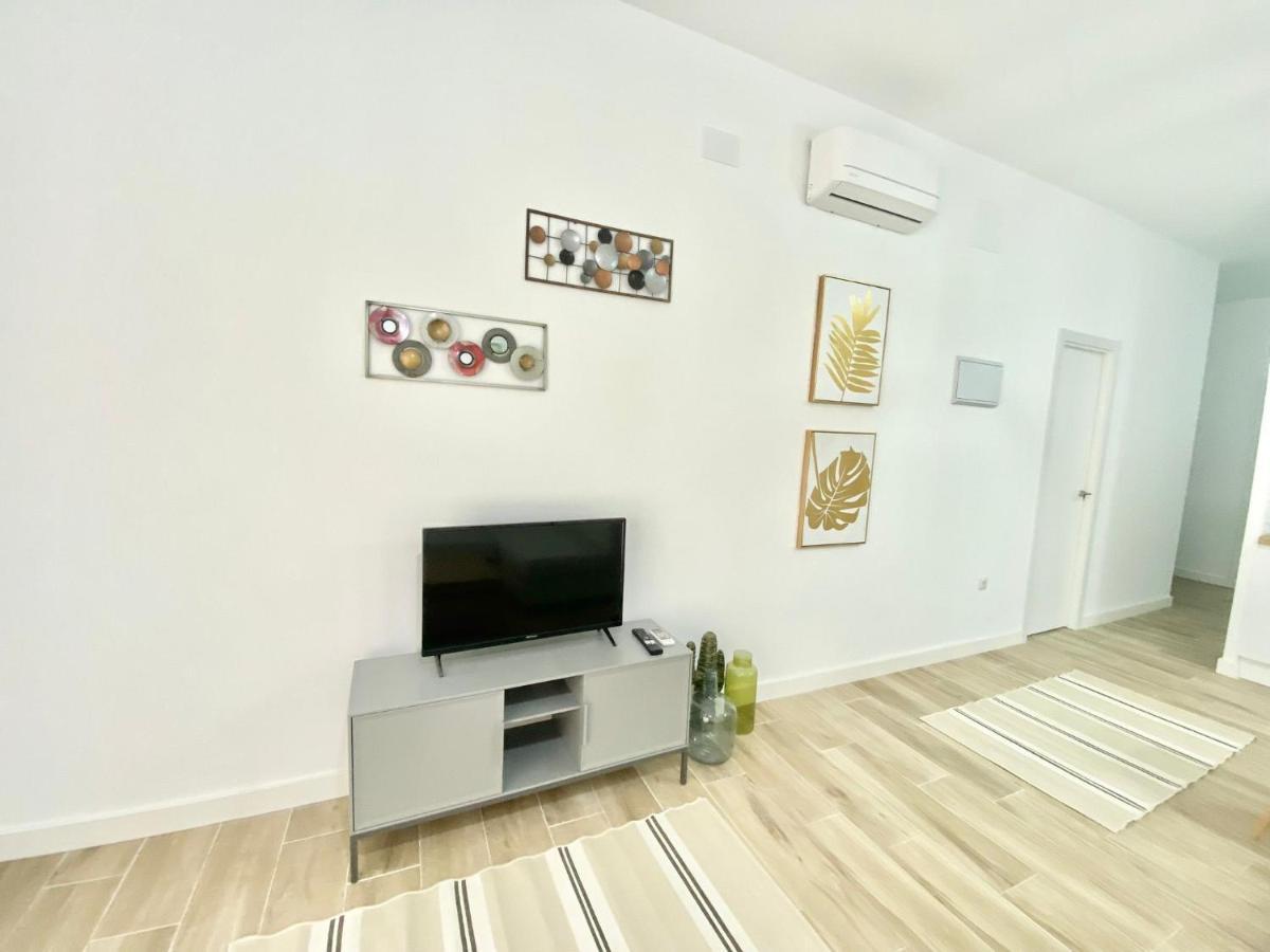 Puente Praga Aparment Appartement Madrid Buitenkant foto