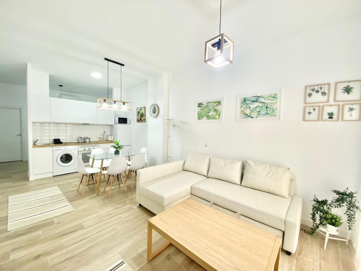 Puente Praga Aparment Appartement Madrid Buitenkant foto