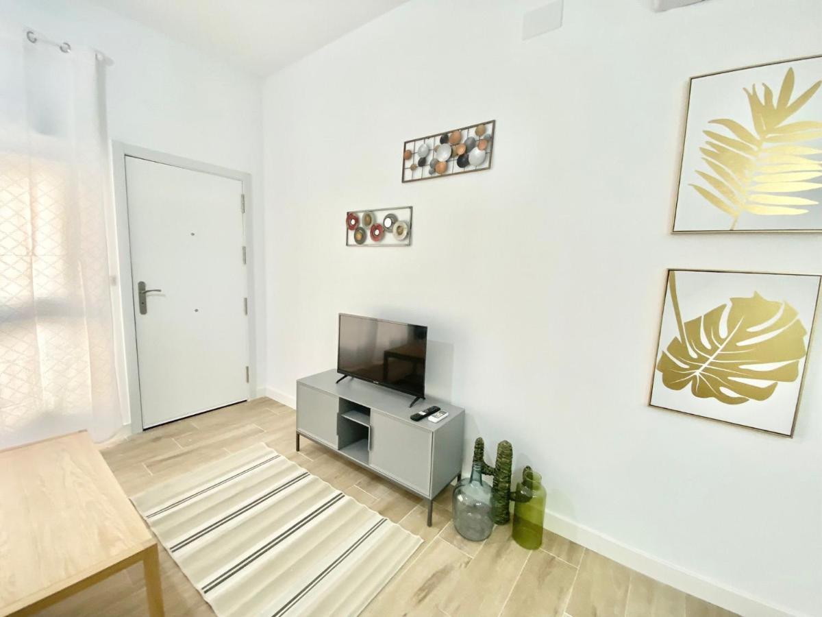 Puente Praga Aparment Appartement Madrid Buitenkant foto